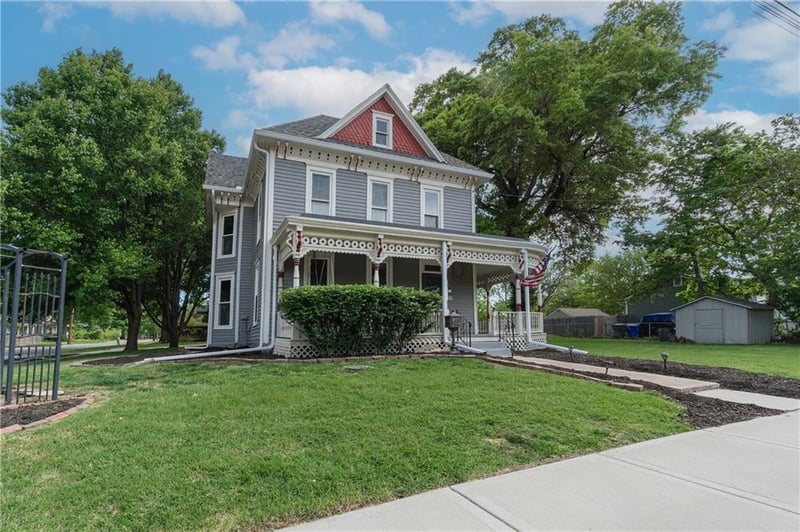 318 Cedar St, Olathe, KS 66061