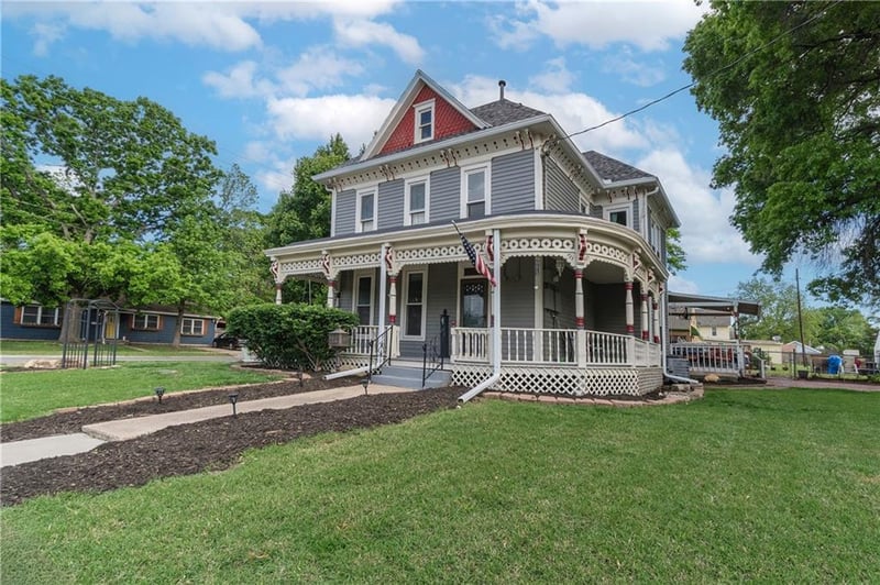 318 Cedar St, Olathe, KS 66061