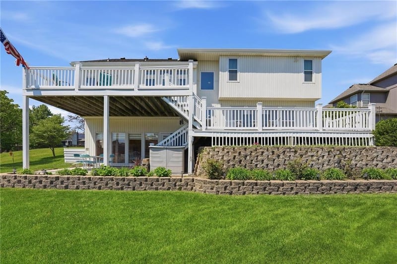 521 Graystone Dr, Grain Valley, MO 64029