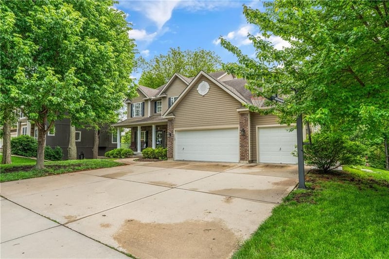 8923 NE 97th St, Kansas City, MO 64157