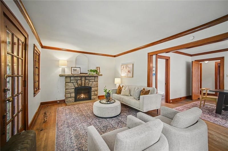5729 Charlotte St, Kansas City, MO 64110
