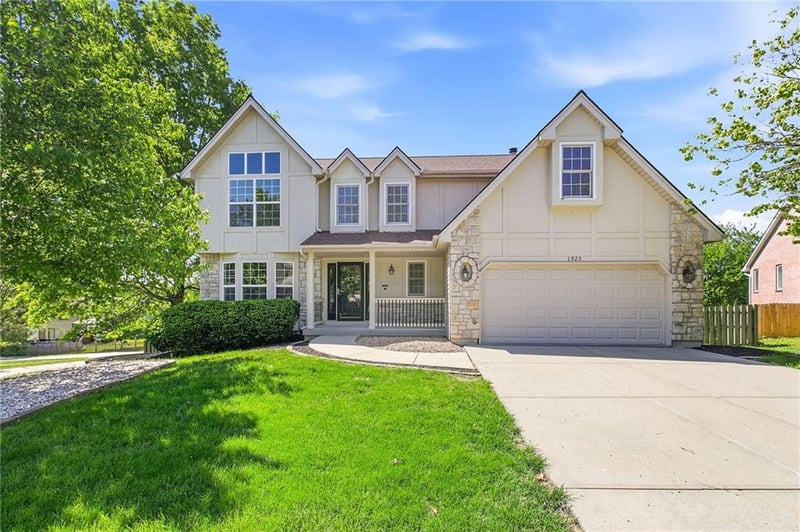 1925 Meadowlane St, Kearney, MO 64060