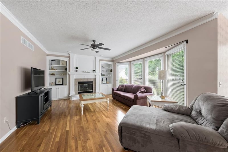 5901 153rd St, Overland Park, KS 66223