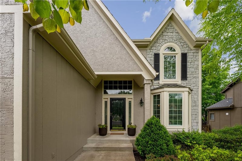 5901 153rd St, Overland Park, KS 66223