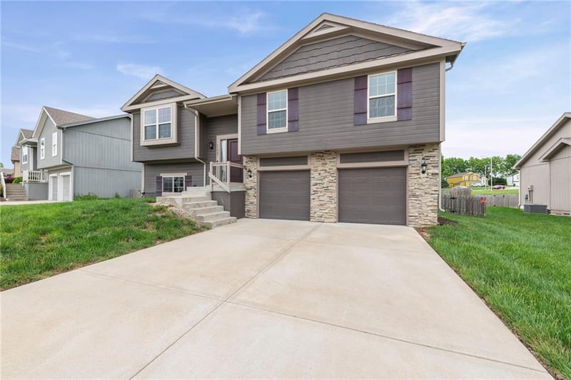 11907 Tracy Ave, Kansas City, MO 64155