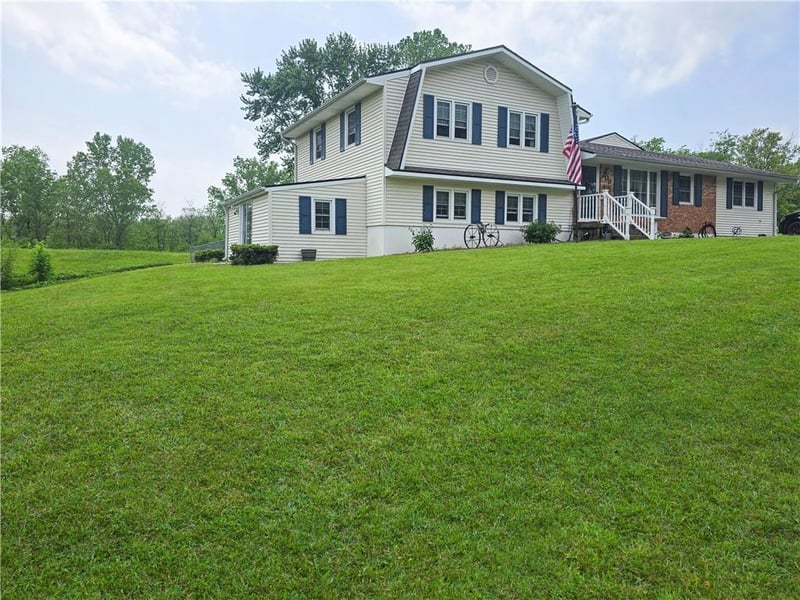 209 6th St, Knob Noster, MO 65336