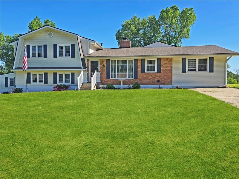 209 6th St, Knob Noster, MO 65336