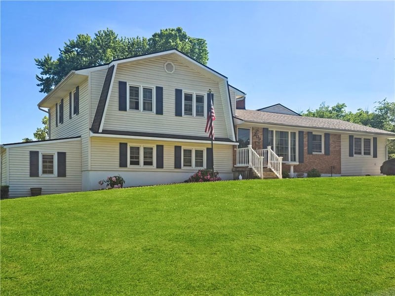 209 6th St, Knob Noster, MO 65336