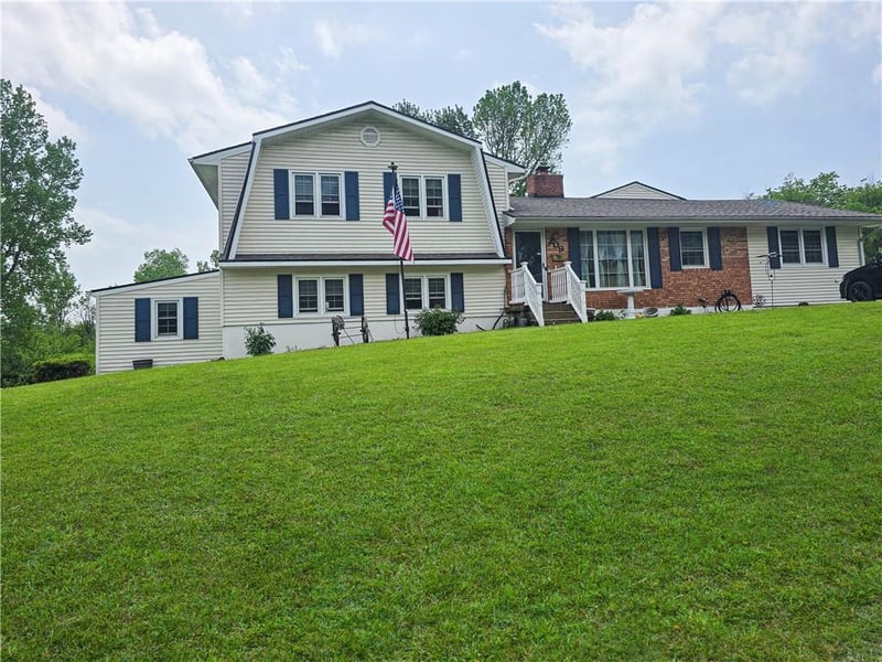 209 6th St, Knob Noster, MO 65336