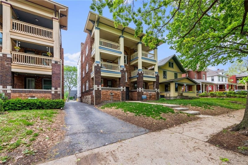 2805 Charlotte St, Kansas City, MO 64109