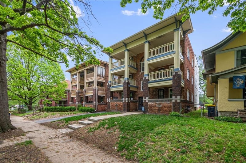 2805 Charlotte St, Kansas City, MO 64109