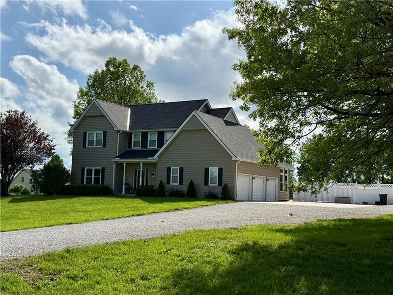 20189 167th St, Basehor, KS 66007