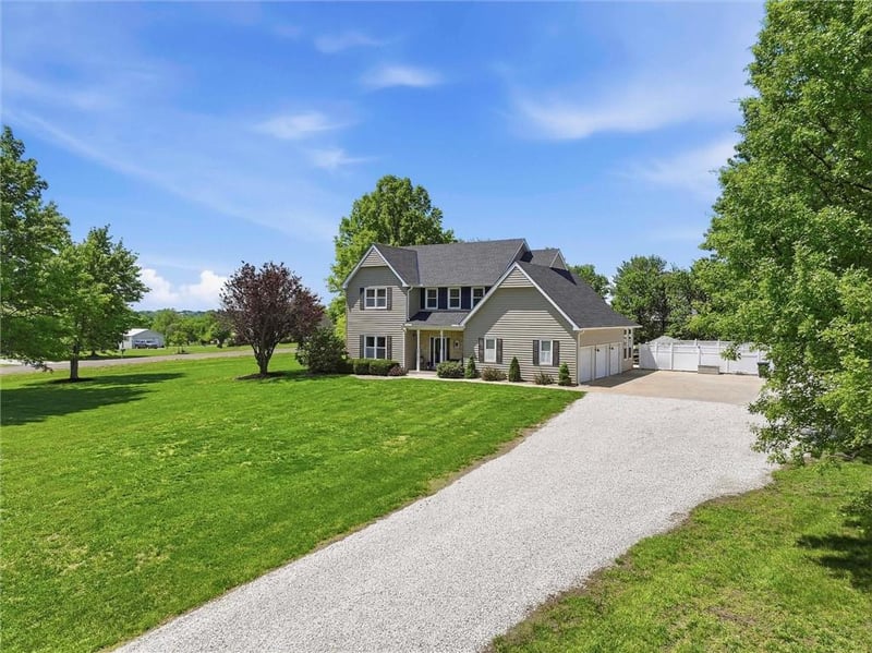 20189 167th St, Basehor, KS 66007