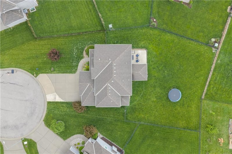 405 SE Mill Creek Cir, Lee's Summit, MO 64063