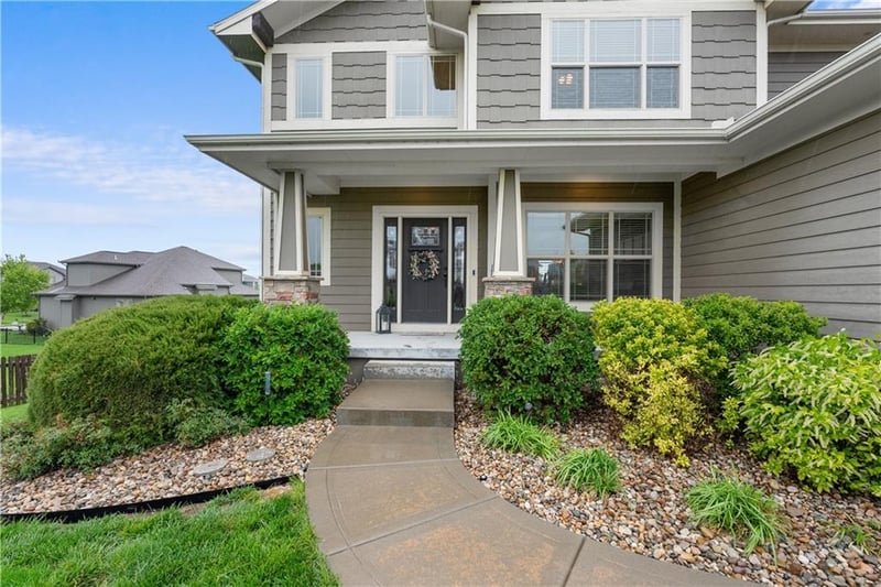 405 SE Mill Creek Cir, Lee's Summit, MO 64063