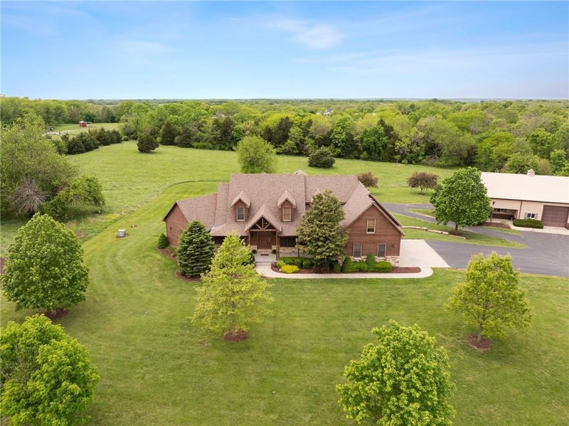 8980 Rowen Rd, De Soto, KS 66018