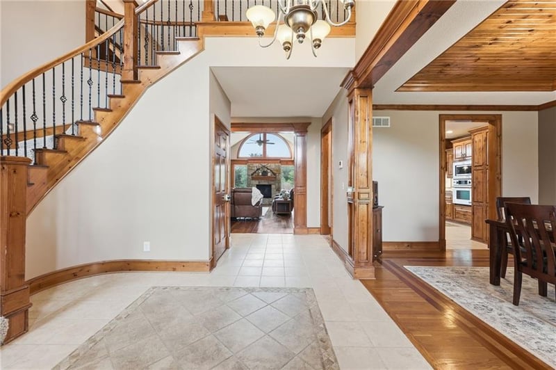 8980 Rowen Rd, De Soto, KS 66018