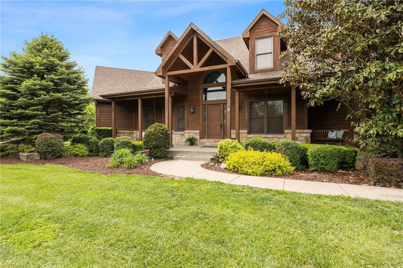 8980 Rowen Rd, De Soto, KS 66018