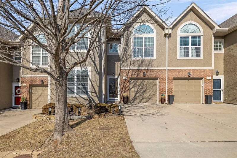 15832 61st St, Shawnee, KS 66217