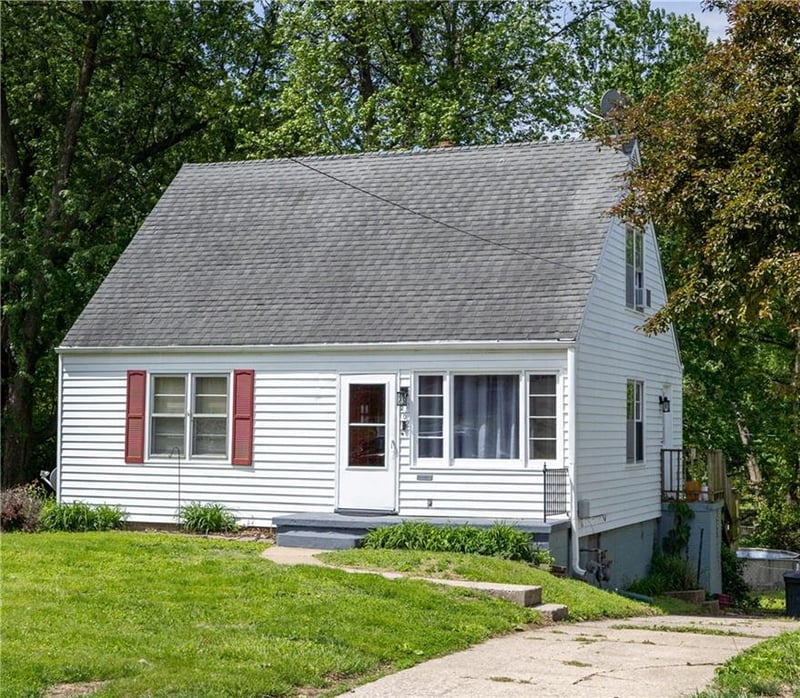 206 31 St, St Joseph, MO 64501