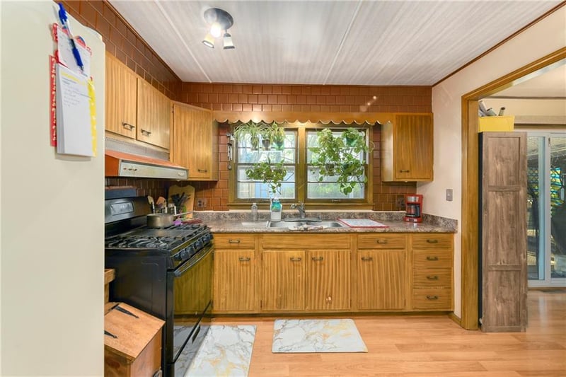 8855 53rd Ter, Raytown, MO 64133