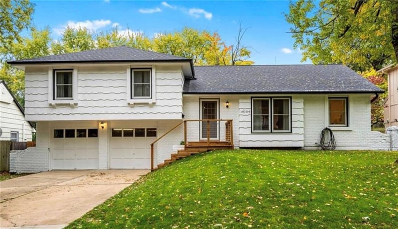 10104 93rd St, Overland Park, KS 66212