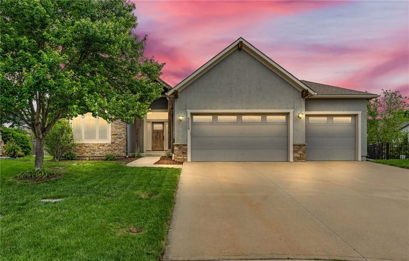 5524 Chamney Ct, Lawrence, KS 66049