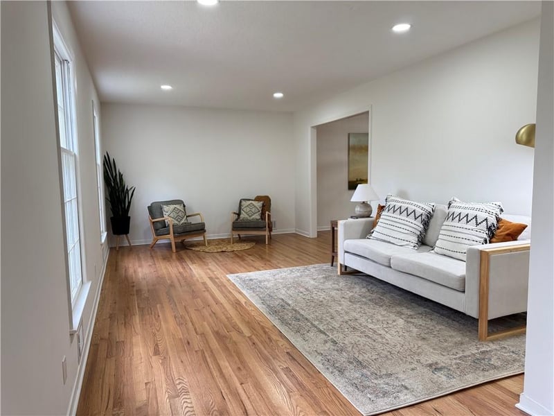 8906 Grant St, Overland Park, KS 66212