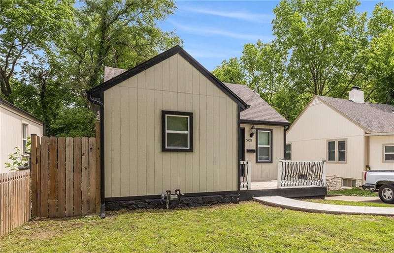6821 Bellefontaine Ave, Kansas City, MO 64132