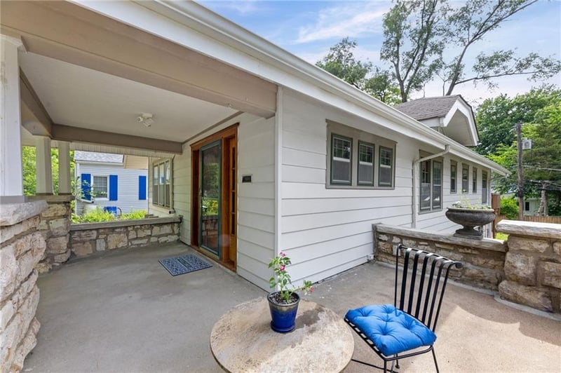 5736 Kenwood Ave, Kansas City, MO 64110