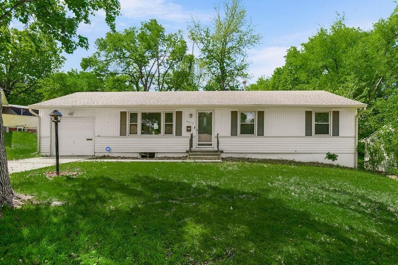 8815 84th St, Raytown, MO 64138