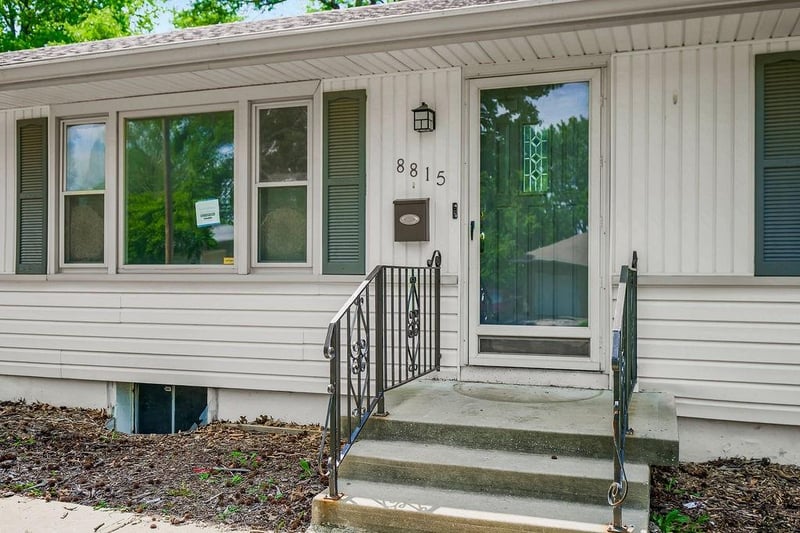 8815 84th St, Raytown, MO 64138