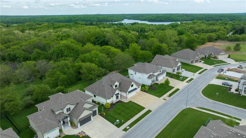 2021 NE Bluestone Dr, Lee's Summit, MO 64064