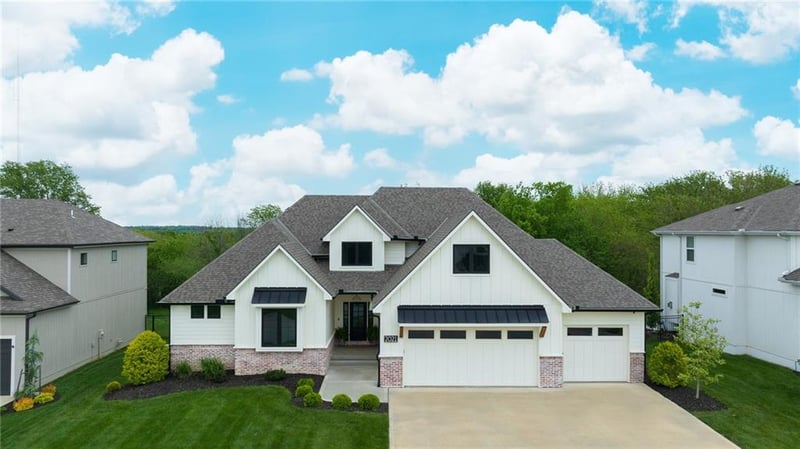 2021 NE Bluestone Dr, Lee's Summit, MO 64064