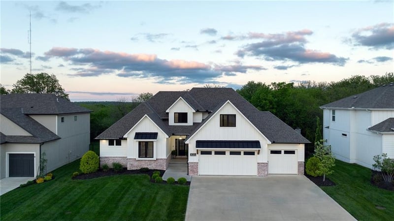 2021 NE Bluestone Dr, Lee's Summit, MO 64064
