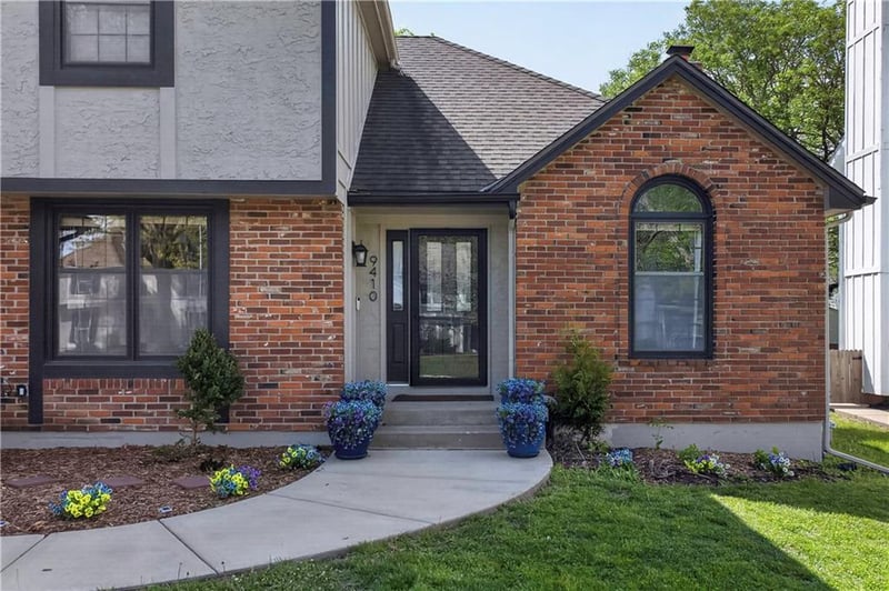 9410 Hall Dr, Lenexa, KS 66219