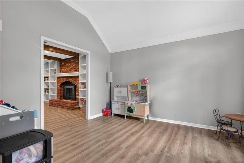 9410 Hall Dr, Lenexa, KS 66219