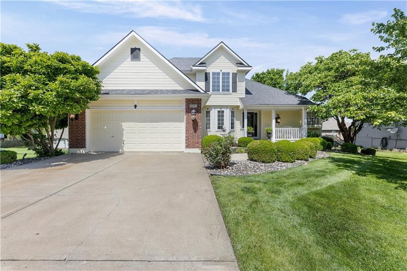 500 Bayview Dr, Raymore, MO 64083
