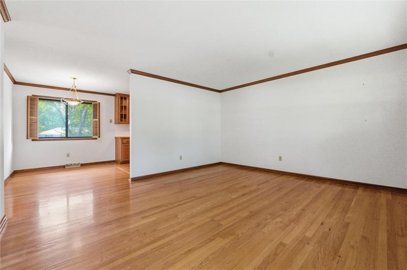 1004 R D Mize Rd, Blue Springs, MO 64015