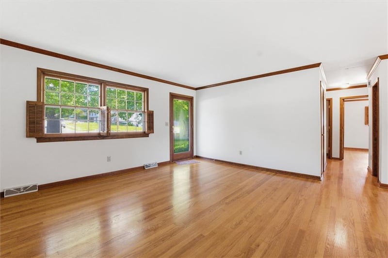 1004 R D Mize Rd, Blue Springs, MO 64015