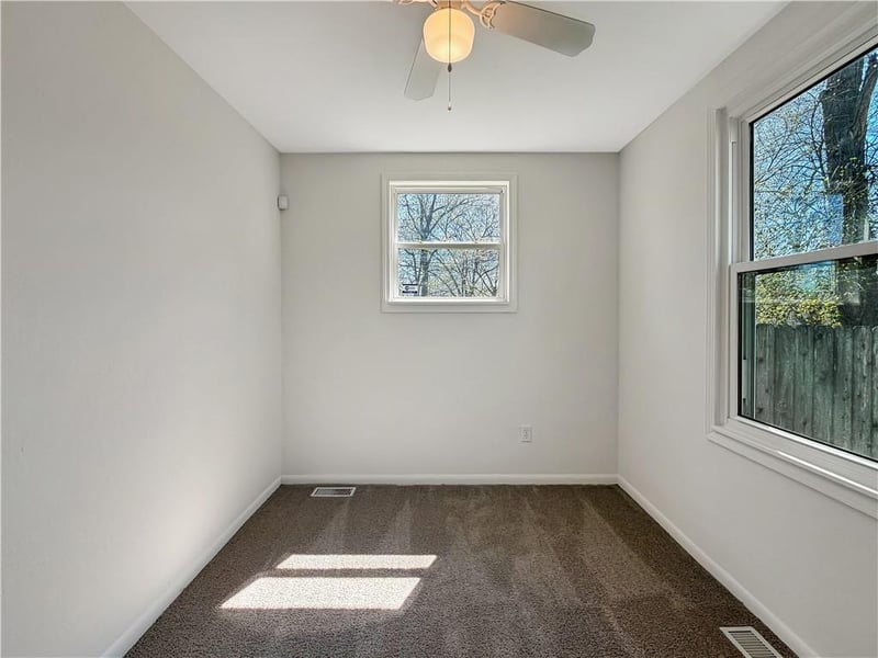 1005 44th St, Kansas City, MO 64116