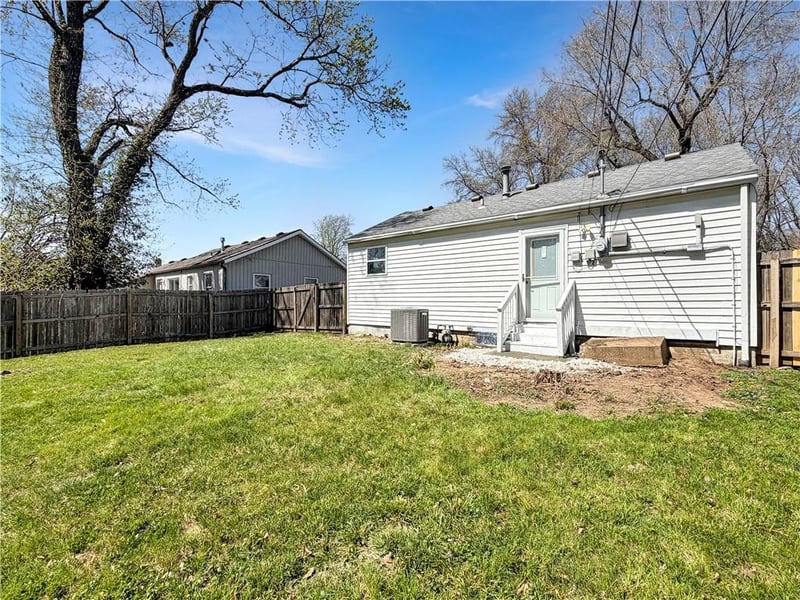 1005 44th St, Kansas City, MO 64116
