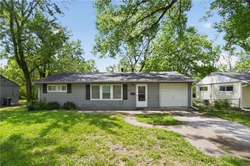 11012 Cambridge Ave, Kansas City, MO 64134
