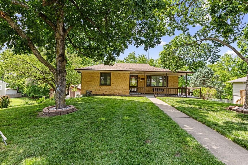 2628 39th Ter, St Joseph, MO 64503