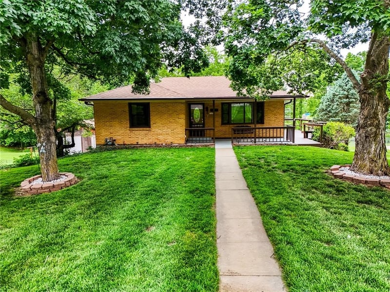 2628 39th Ter, St Joseph, MO 64503