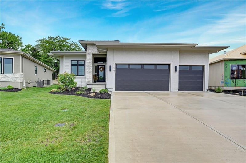 25102 W 98th Pl, Lenexa, KS 66227