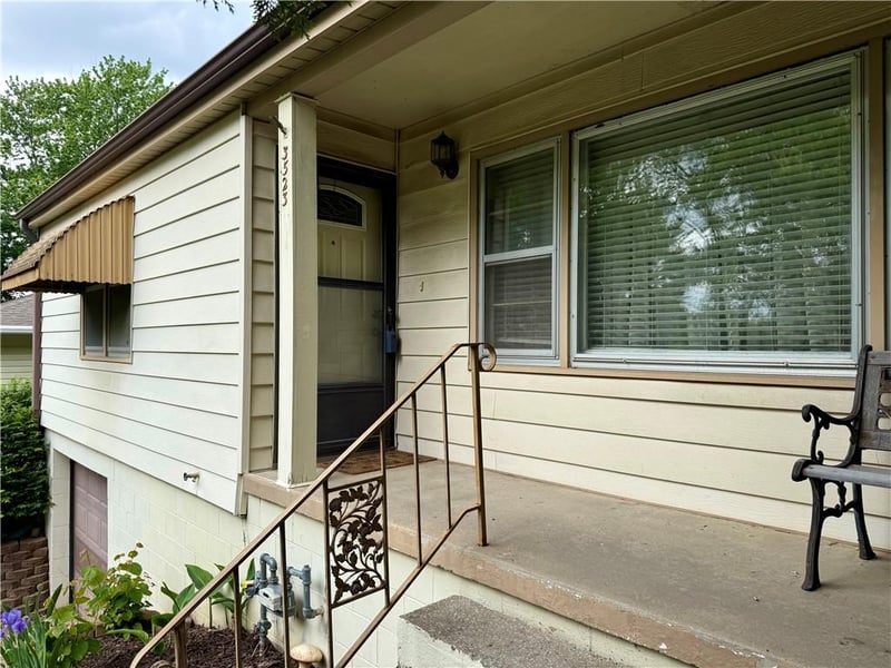 3523 Pacific St, St Joseph, MO 64507