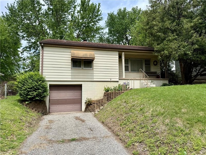 3523 Pacific St, St Joseph, MO 64507