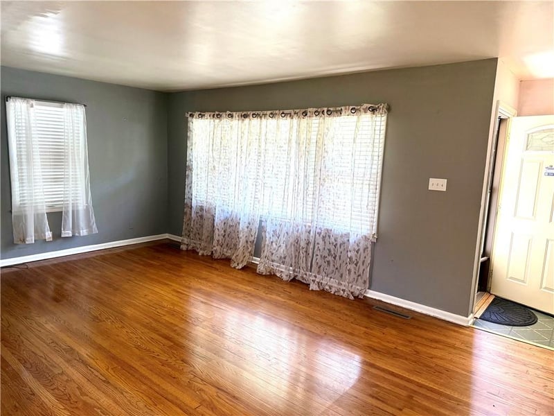 3523 Pacific St, St Joseph, MO 64507