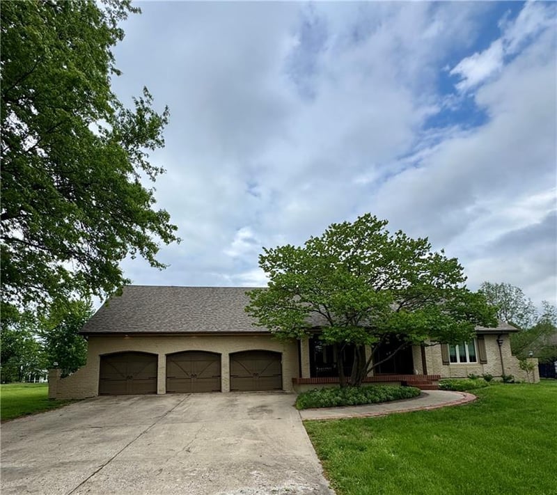 11260 155th Ter, Overland Park, KS 66221